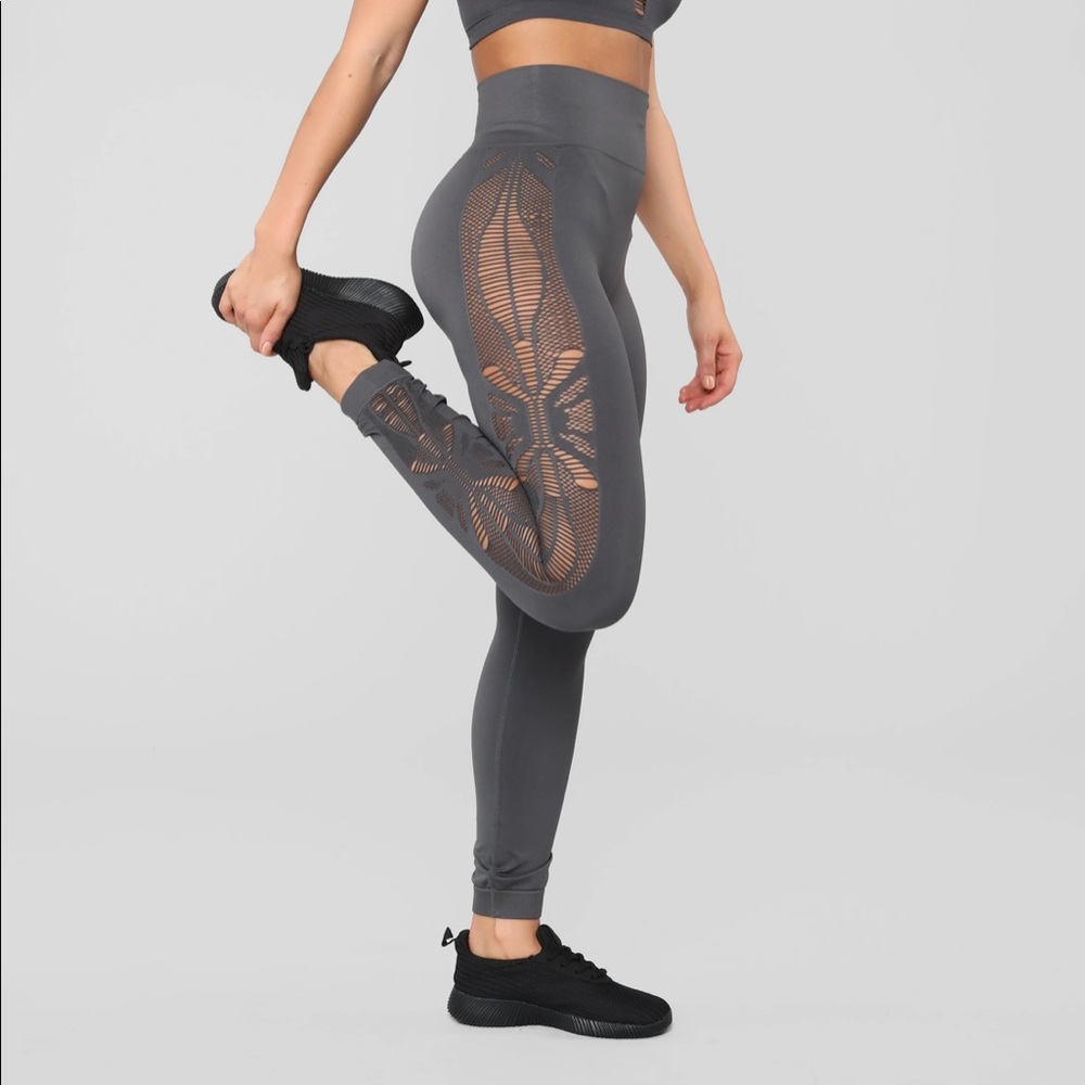 NWOT Sooner or later seamless laser cute side detail active leggings